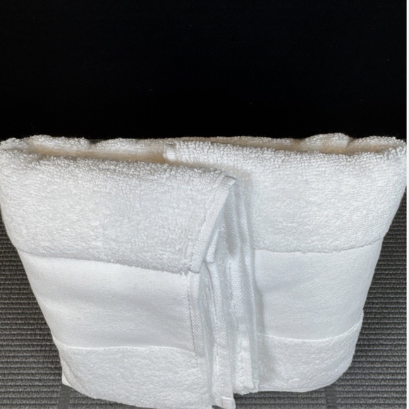 Dior Beauty Towel White Bath Hand Towel 100% Cotton 27" x 18" Authentic NEW - Picture 4 of 5